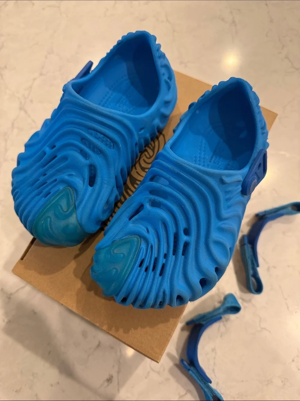 Little Kids C11 Salehem Bembury Crocs in Blue cannot be worn with straps